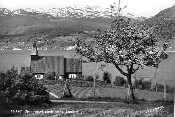 Gjemmestad kirke Sandane.jpg - Gimmestad kirke p Sandane p 1950-tallet.